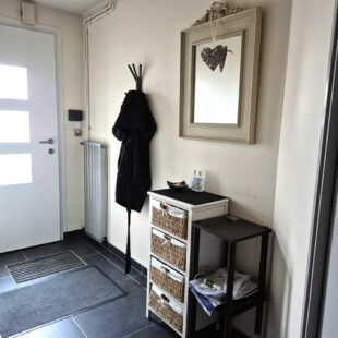 Jolie Maison semi-individuelle, 3 chambres, jardin, garage.