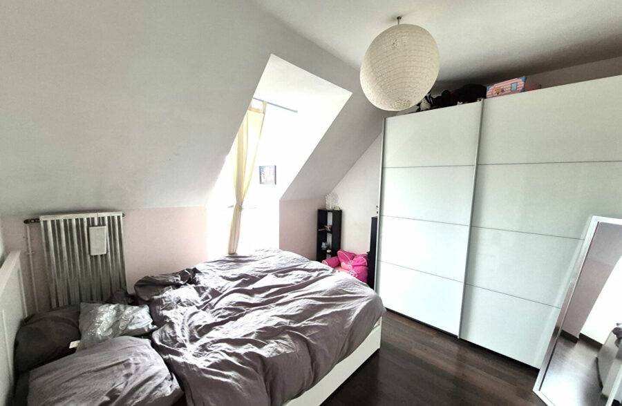 Jolie Maison semi-individuelle, 3 chambres, jardin, garage.