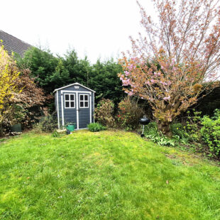 Jolie Maison semi-individuelle, 3 chambres, jardin, garage.