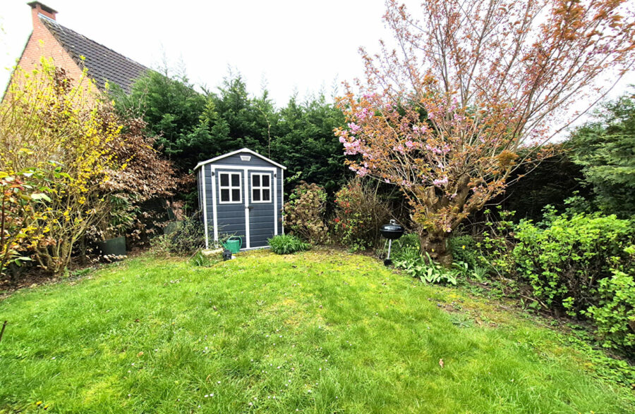 Jolie Maison semi-individuelle, 3 chambres, jardin, garage.