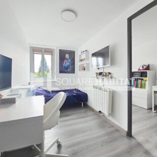 Maison idéale pour primo accédants ou investisseurs, avec jardin et quatre chambres.