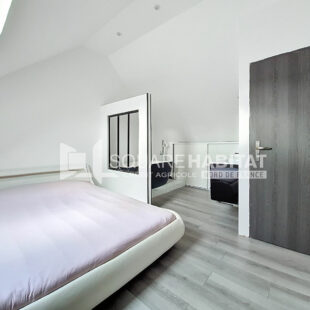 Maison idéale pour primo accédants ou investisseurs, avec jardin et quatre chambres.