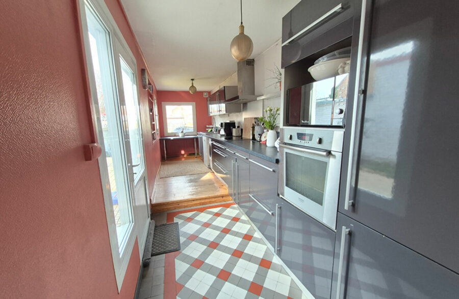 BOURGEOISE env 150 m² hab, 4 chambres, jardin