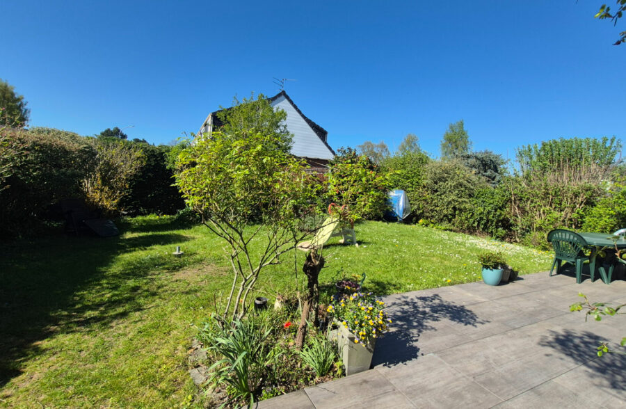 Lambersart – belle semi-mitoyenne avec 4 chambres, jardin bien exposé, sous-sol et garage.