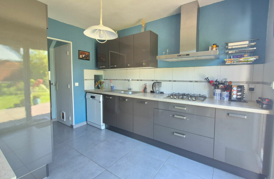 Lambersart – belle semi-mitoyenne avec 4 chambres, jardin bien exposé, sous-sol et garage.