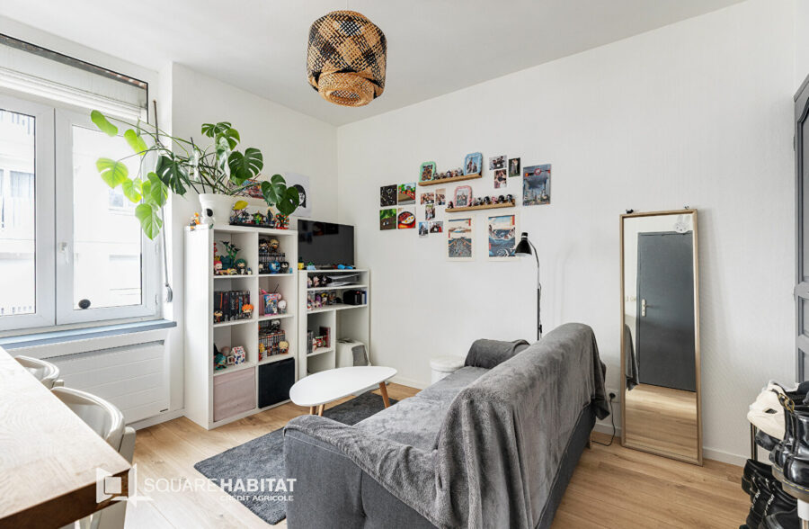 LILLE THEATRE SEBASTOPOL : T2 traversant de 32m² dernier étage