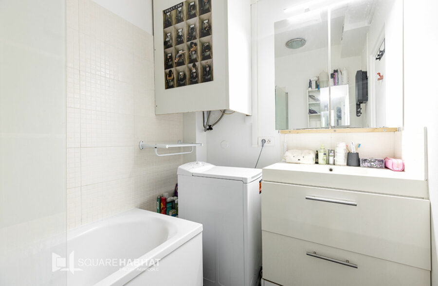 LILLE THEATRE SEBASTOPOL : T2 traversant de 32m² dernier étage