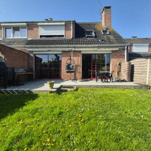 Grande maison familiale avec extérieur aménagé – Secteur calme