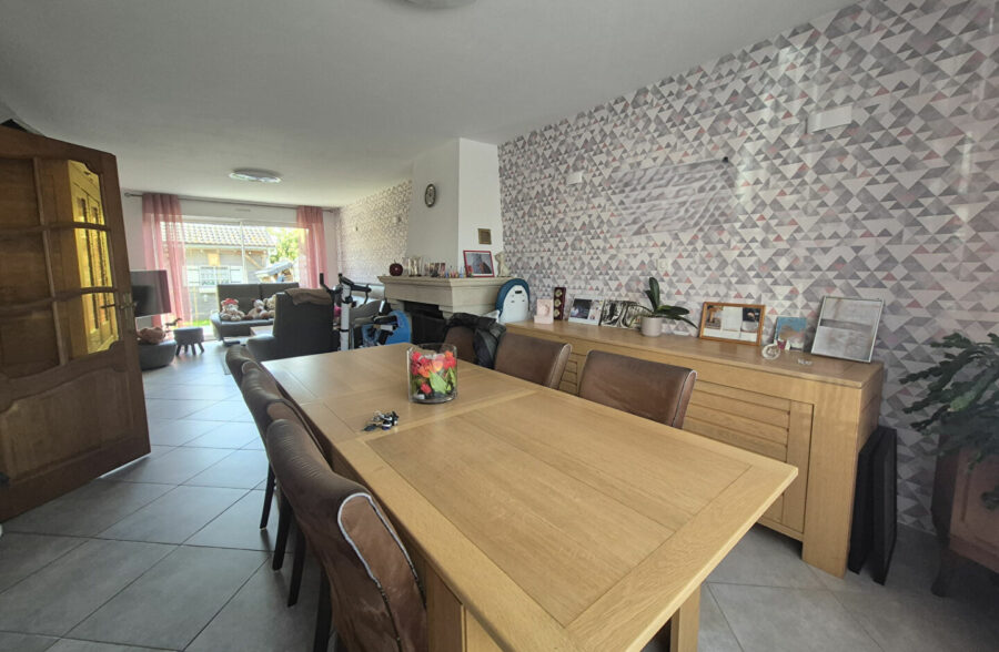 Grande maison familiale avec extérieur aménagé – Secteur calme