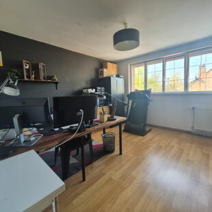 Grande maison familiale avec extérieur aménagé – Secteur calme