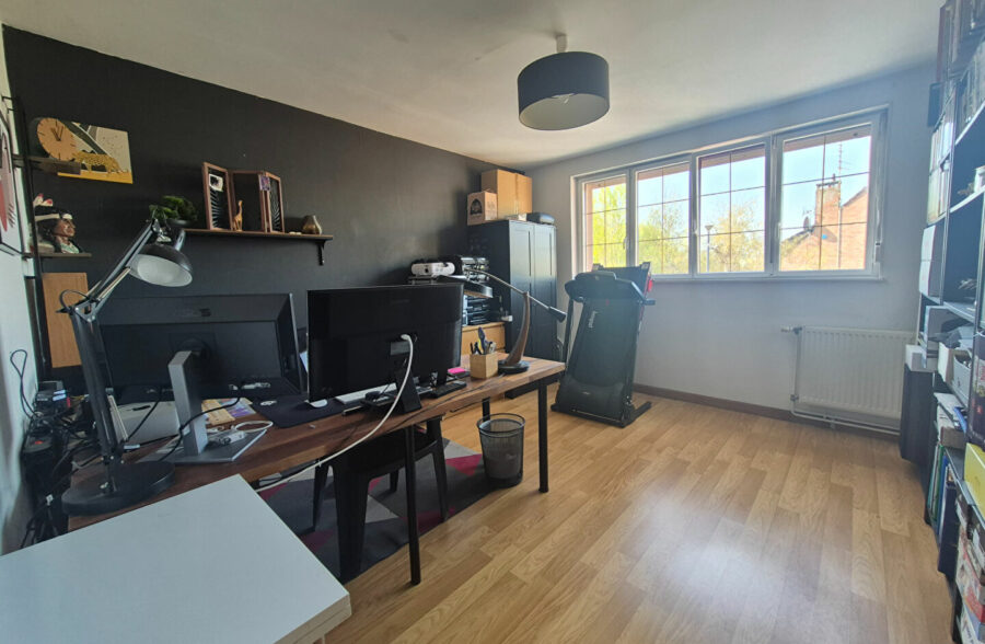 Grande maison familiale avec extérieur aménagé – Secteur calme