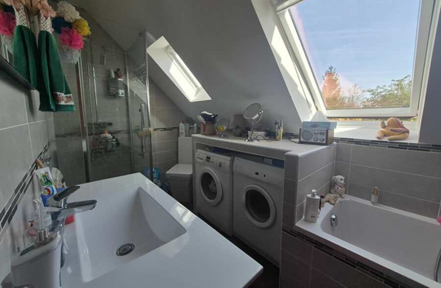 Grande maison familiale avec extérieur aménagé – Secteur calme