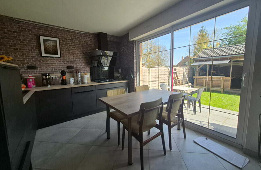 Grande maison familiale avec extérieur aménagé – Secteur calme