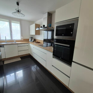 Maison de lotissement – Leers 3 chambres + suite parentale – jardin – garage + parking