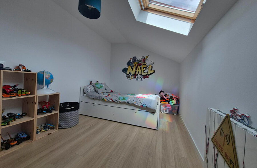 Maison de lotissement – Leers 3 chambres + suite parentale – jardin – garage + parking