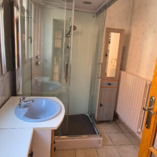 Ensemble immobilier Quievrechain env 200 m2