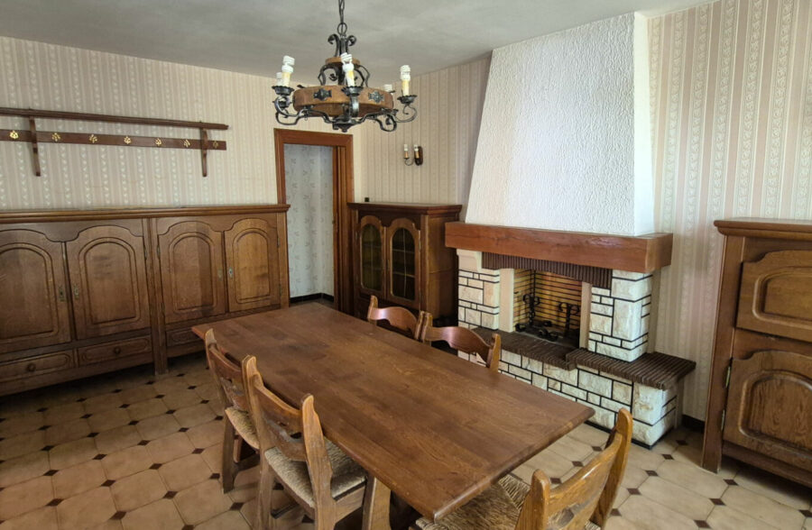 Ensemble immobilier Quievrechain env 200 m2