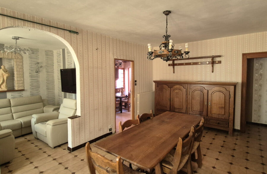 Ensemble immobilier Quievrechain env 200 m2