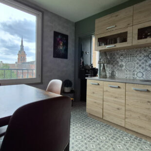 Superbe appartement  lumineux avec 3 chambres dans une résidence prisée, avec cave et stationnement