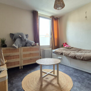 Superbe appartement  lumineux avec 3 chambres dans une résidence prisée, avec cave et stationnement