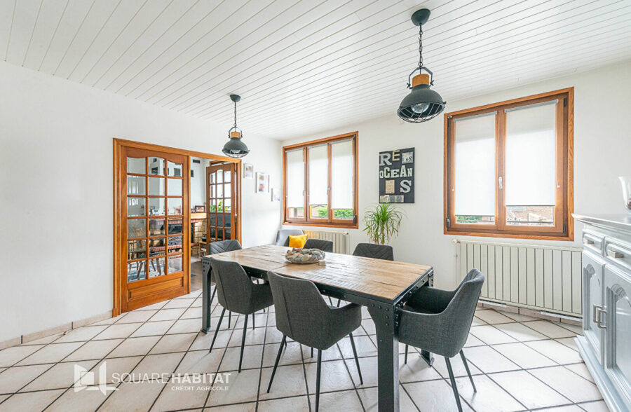 Maison semi-individuelle 3 chambres avec jardin, garage et sous-sol complet