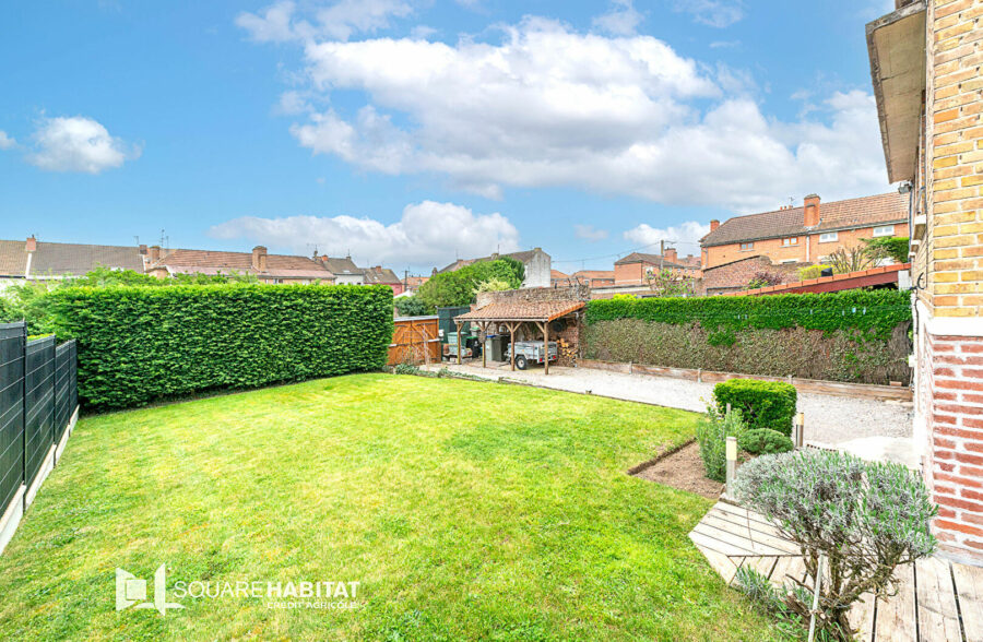 Maison semi-individuelle 3 chambres avec jardin, garage et sous-sol complet