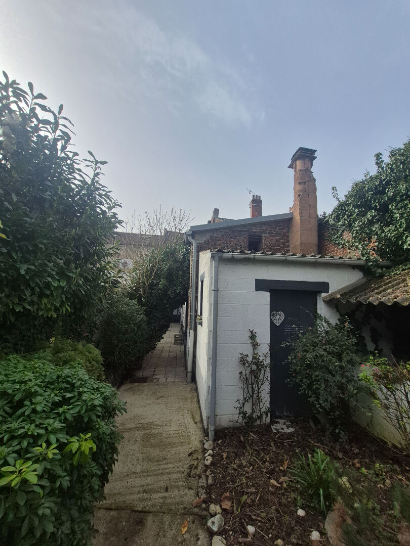 À VENDRE – IMMEUBLE MIXTE AVEC LOCAL PROFESSIONNEL ET BEAU DUPLEX – emplacement n°1