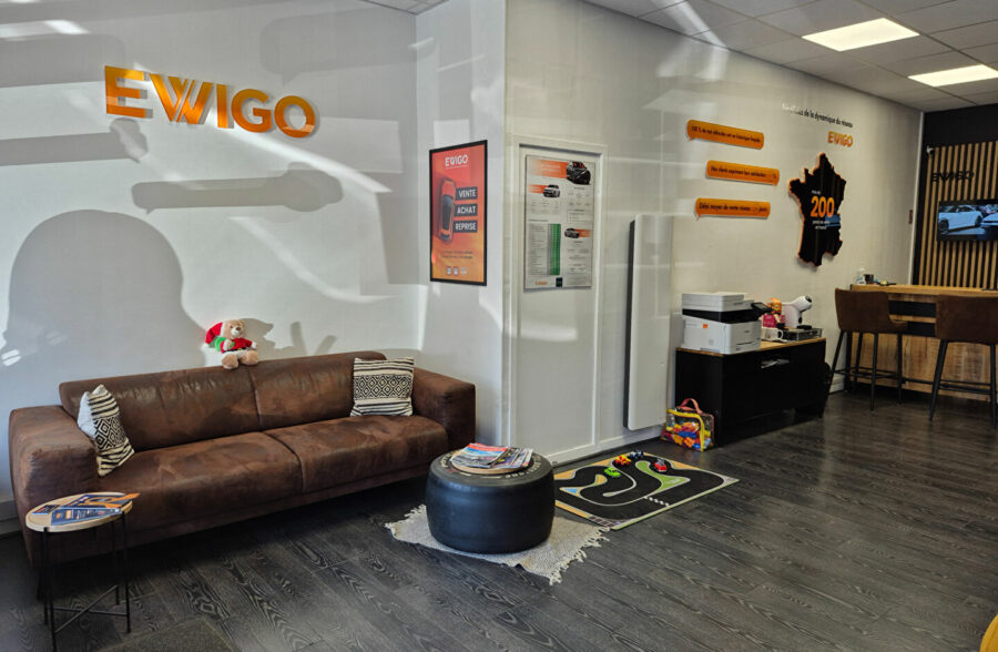 Local commercial Lens