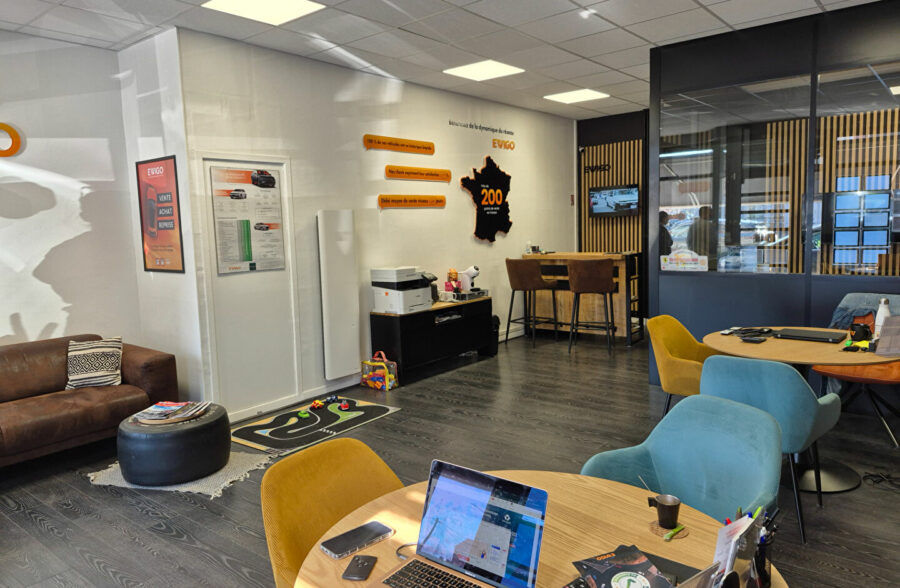 Local commercial Lens