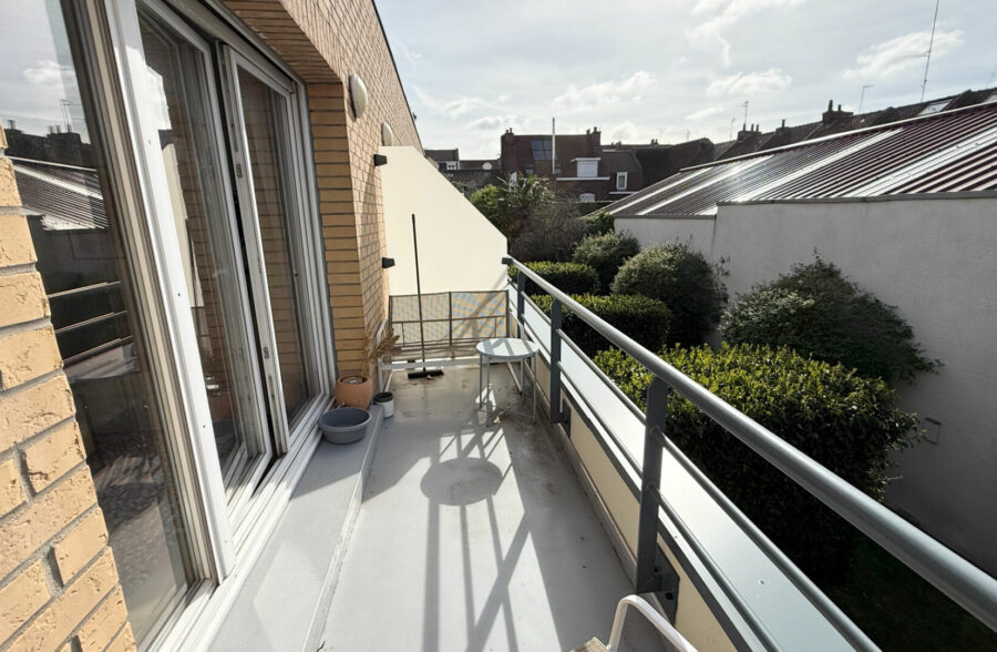 APPARTEMENT DE TYPE 2 AVEC TERRASSE, CAVE ET GARAGE