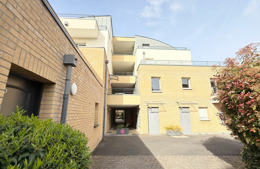 APPARTEMENT DE TYPE 2 AVEC TERRASSE, CAVE ET GARAGE