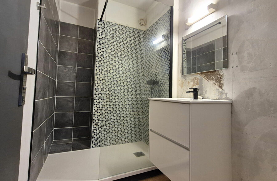 APPARTEMENT TYPE 2 AVEC BALCON ET PARKING