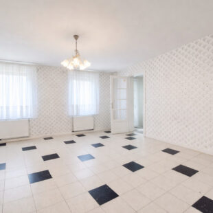 Maison semi individuelle, 3 chambres, cour et grand garage