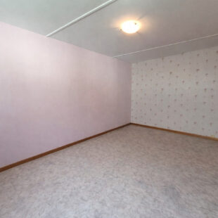 Maison semi individuelle, 3 chambres, cour et grand garage