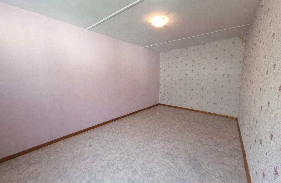 Maison semi individuelle, 3 chambres, cour et grand garage