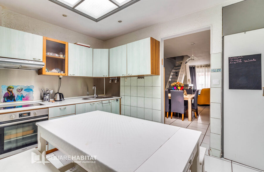 JOLIE MAISON OFFRANT  LUMINOSITE ET JARDIN BIEN EXPOSE