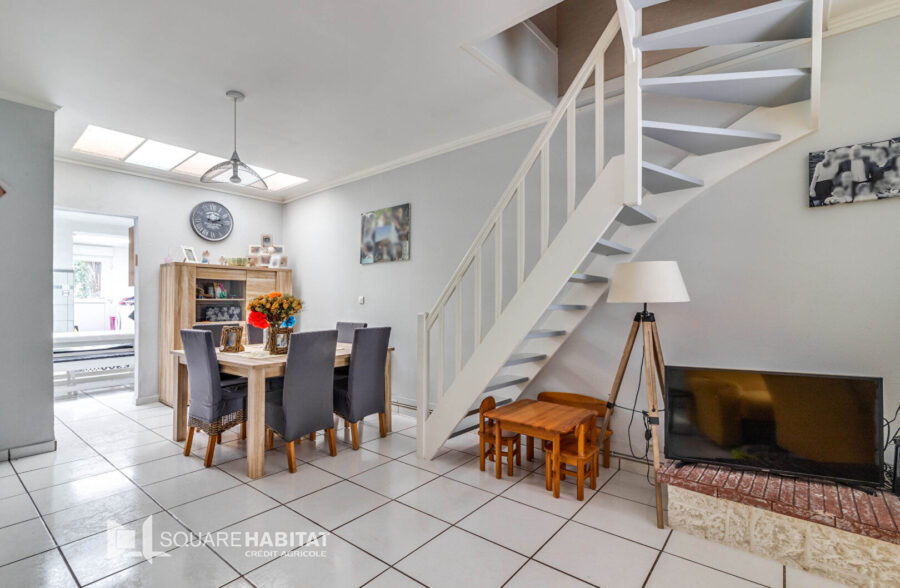 JOLIE MAISON OFFRANT  LUMINOSITE ET JARDIN BIEN EXPOSE