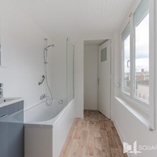 LILLE FIVES – MAISON 4 CHAMBRES RENOVEE ENTIEREMENT – DEUX SALLES DE BAINS – COUR