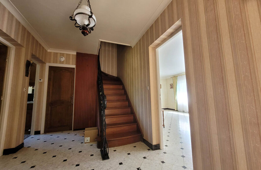 Maison individuelle, semi-plain pied 5 chambres, jardin et garage
