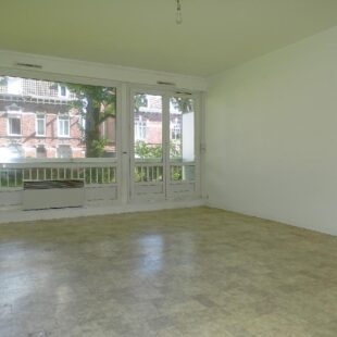 A proximité du Boulevard Gambetta, appartement de type 2 en rez-de-chaussée avec balcon!