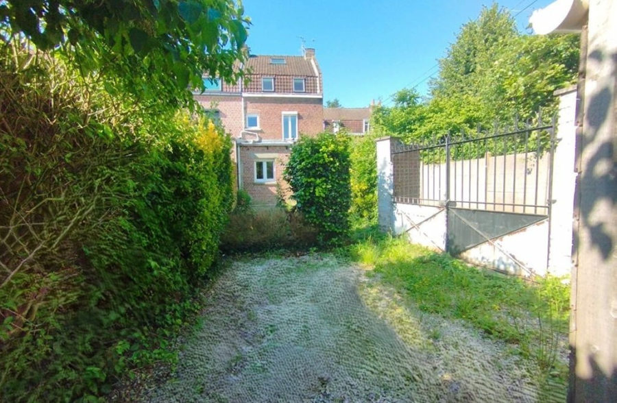 LEZENNES – MAISON SEMI INDIVIDUELLE REFAITE A NEUF – 5 CHAMBRES – 2 SALLES DE BAIN – JARDIN – GARAGE