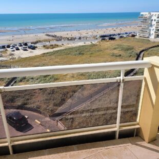 Face mer au troisième étage appartement deux pièces avec cave et parking <small> Sous compromis </small>