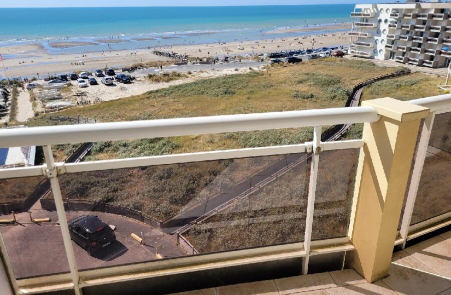 Face mer au troisième étage appartement deux pièces avec cave et parking <small> Sous compromis </small>