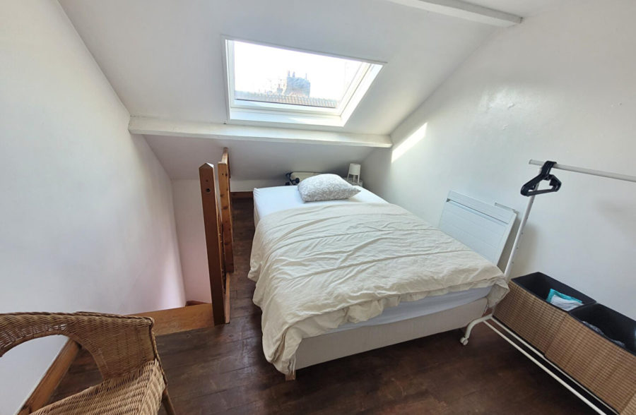 LILLE WAZEMMES : Appartement en duplex 25 m² vendu loué