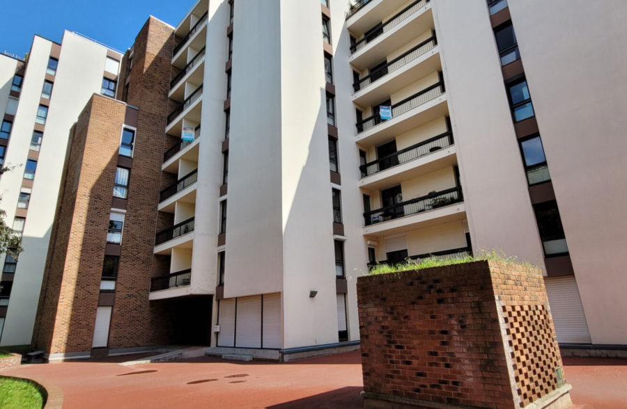 Appartement Lille T3 bis avec balcons , parking et cave  Sous compromis 