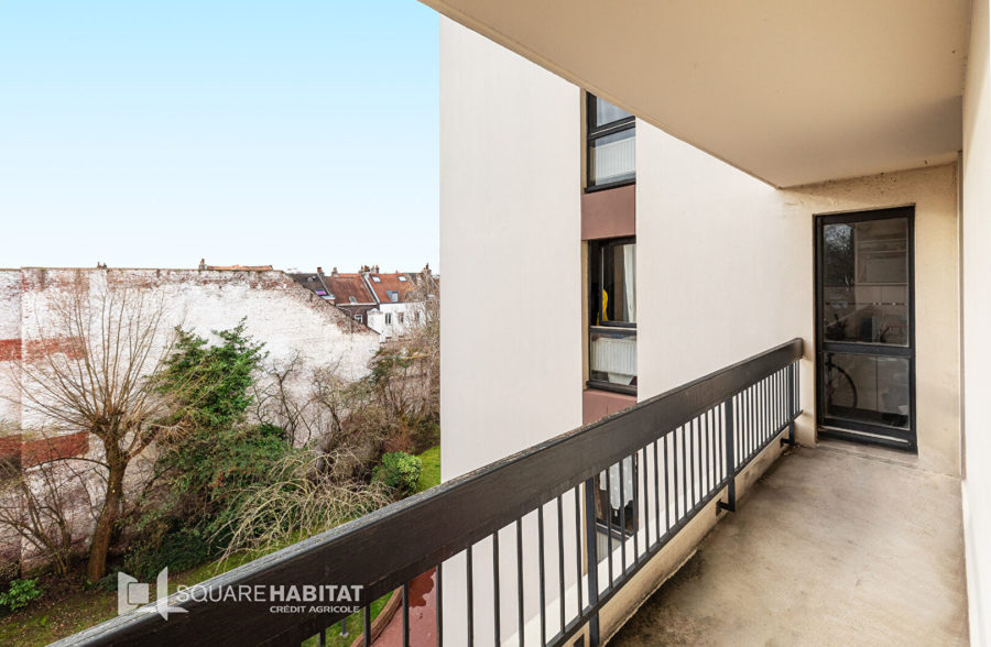 Appartement Lille T3 bis avec balcons , parking et cave  Sous compromis 