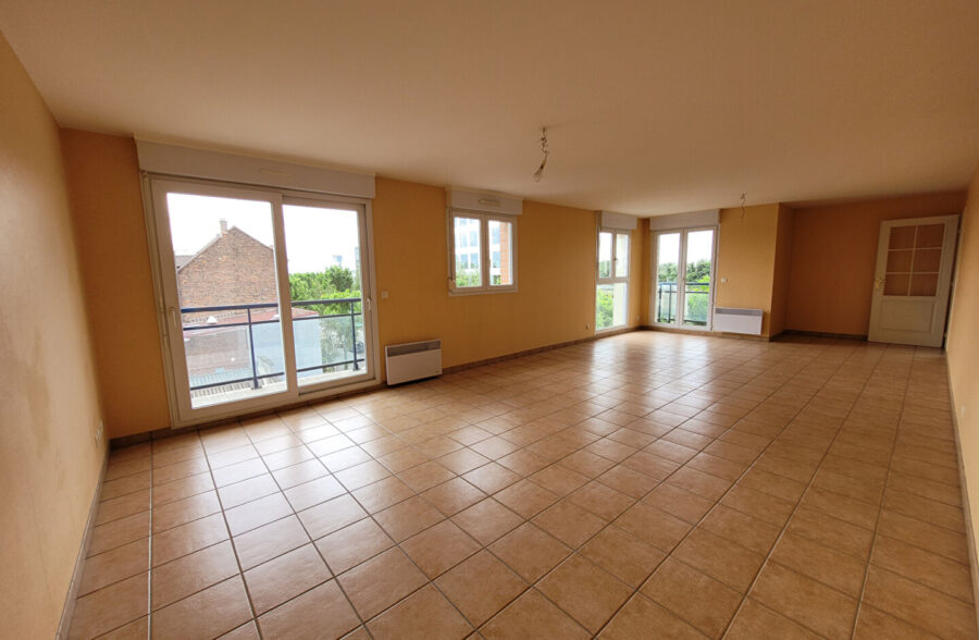 Appartement Lens 6 pièce(s) 110 m2 avec garage et ascenseur.