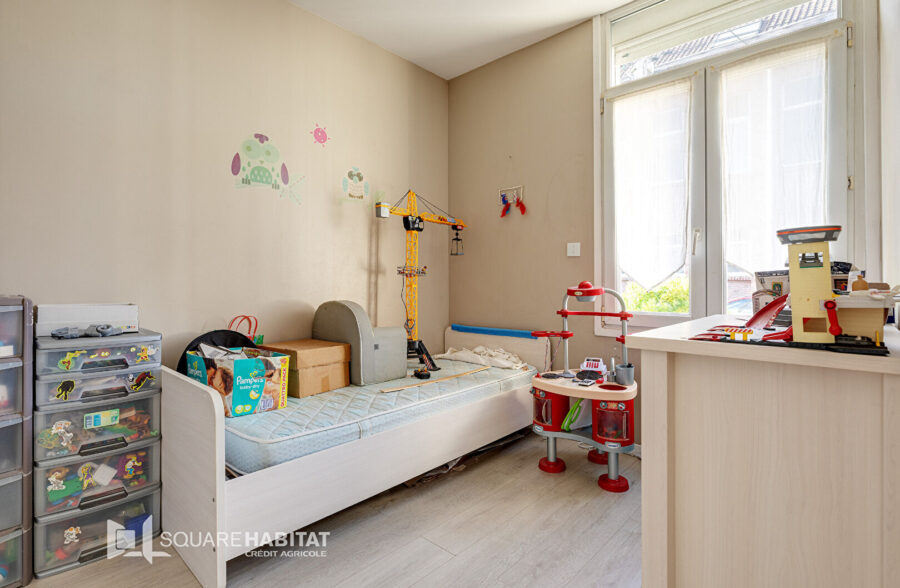 Plain pied semi individuel  4chs + jardin + double garage