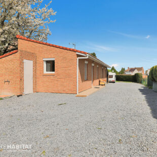 PLAIN PIED INDIVIDUEL AVEC GRAND TERRAIN CONSTRUCTIBLE.
