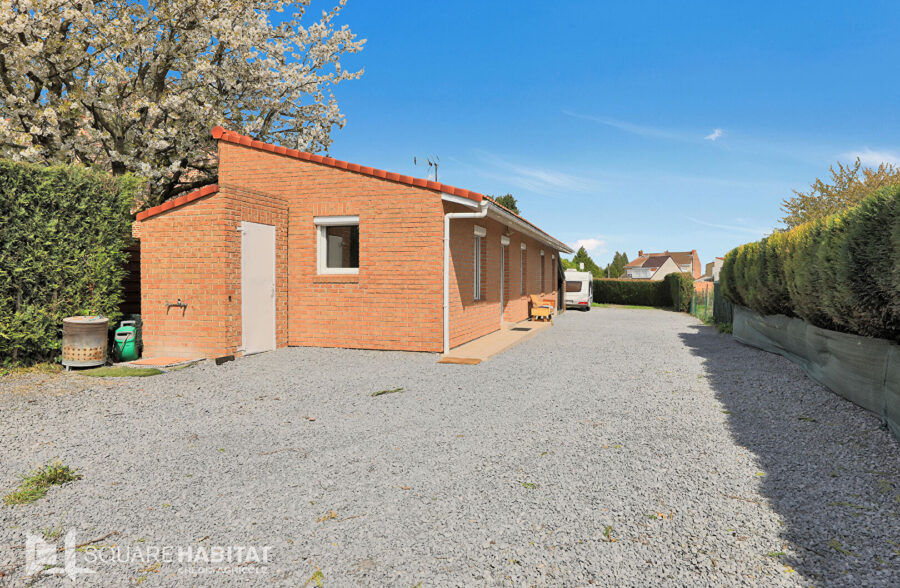PLAIN PIED INDIVIDUEL AVEC GRAND TERRAIN CONSTRUCTIBLE.